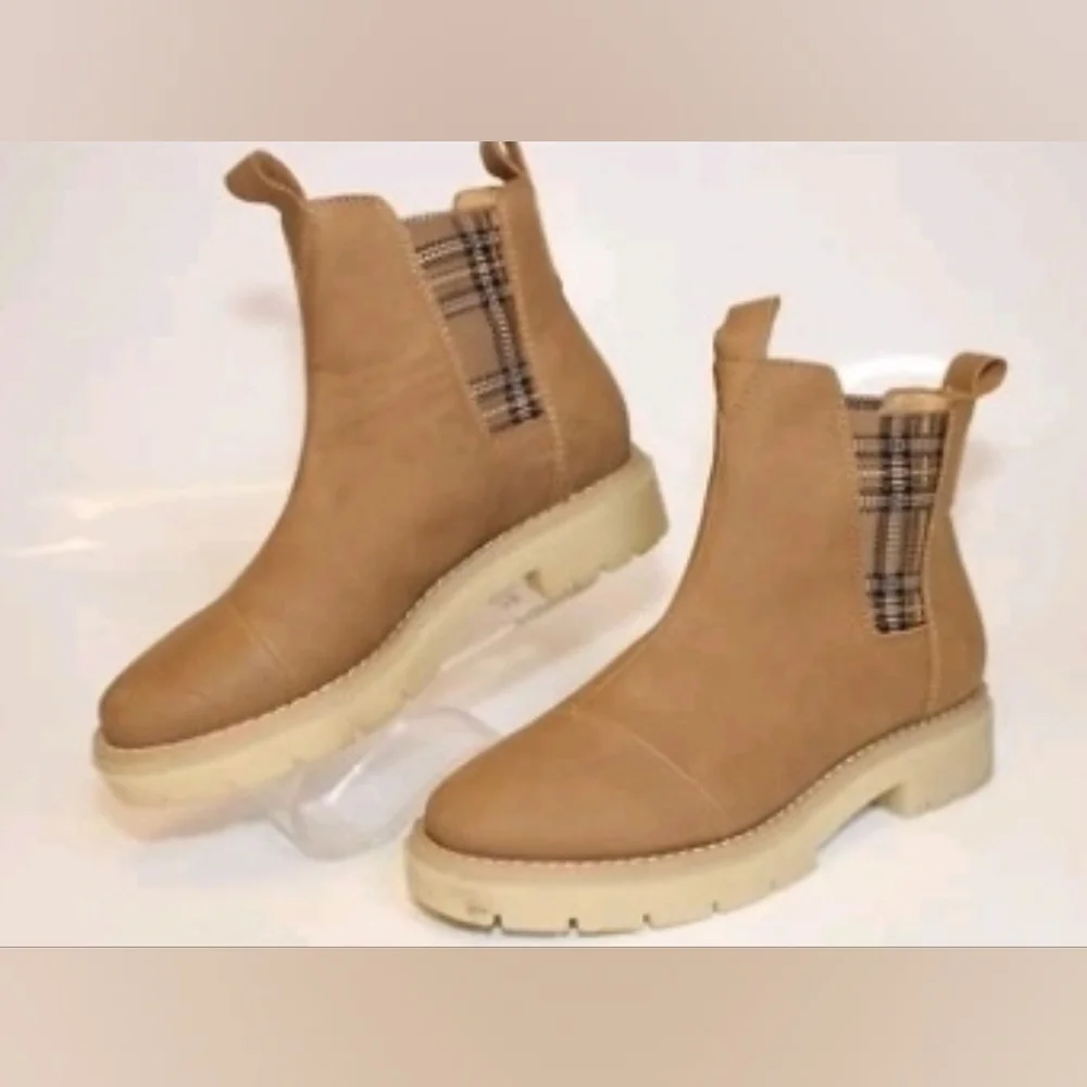 NEW TOMS PLAID Skylar Toffee Tartan Ankle Boots 6